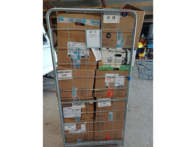 Inhoud rolcontainer met 2e hands en nieuw ex container nummer a - afbeelding 7 van  9
