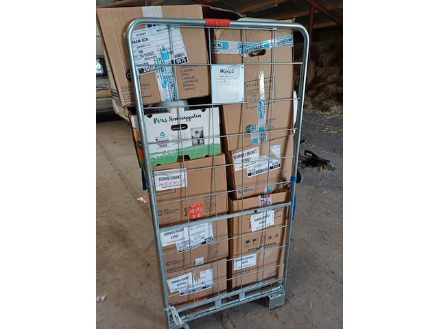 Inhoud rolcontainer met 2e hands en nieuw ex container nummer a - afbeelding 9 van  9