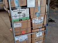 Inhoud rolcontainer met 2e hands en nieuw ex container nummer a - afbeelding 9 van  9