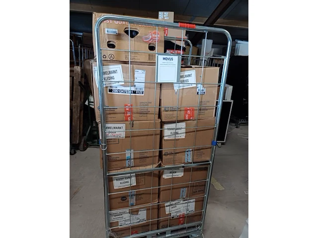 Inhoud rolcontainer met 2e hands en nieuw ex container nummer b - afbeelding 3 van  9