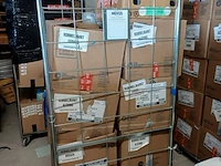 Inhoud rolcontainer met 2e hands en nieuw ex container nummer b - afbeelding 9 van  9