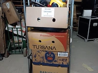 Inhoud rolcontainer met 2e hands en nieuw ex container nummer c