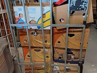 Inhoud rolcontainer met 2e hands en nieuw ex container nummer c - afbeelding 5 van  9