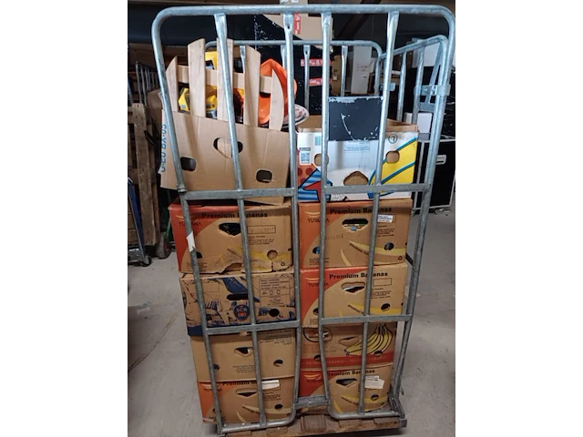 Inhoud rolcontainer met 2e hands en nieuw ex container nummer c - afbeelding 7 van  9