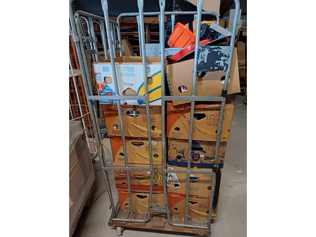 Inhoud rolcontainer met 2e hands en nieuw ex container nummer c - afbeelding 9 van  9