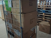 Inhoud rolcontainer met 2e hands en nieuw ex container nummer d - afbeelding 7 van  9