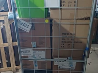 Inhoud rolcontainer met 2e hands en nieuw ex container nummer d - afbeelding 8 van  9