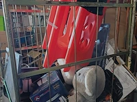 Inhoud rolcontainer met nieuweproducten ex container nummer f - afbeelding 8 van  11
