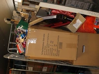 Inhoud rolcontainer oud nieuw retour en overvoorraard ex container - afbeelding 8 van  11
