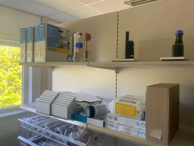 Inhoud ruimte 2e etage (magazijnruimte) - afbeelding 10 van  82