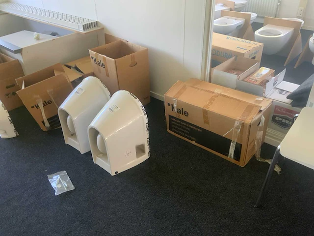 Inhoud ruimte 2e etage (magazijnruimte) - afbeelding 22 van  82