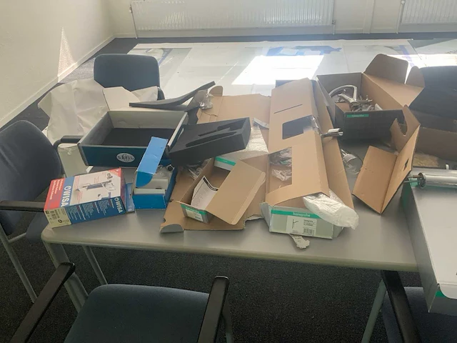Inhoud ruimte 2e etage (magazijnruimte) - afbeelding 31 van  82
