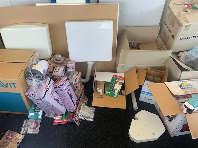 Inhoud ruimte 2e etage (magazijnruimte) - afbeelding 70 van  82