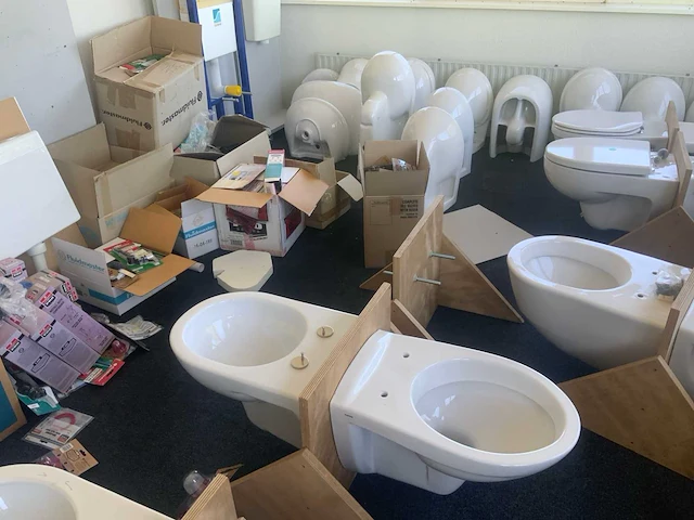Inhoud ruimte 2e etage (magazijnruimte) - afbeelding 81 van  82