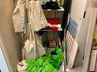 Inhoud ruimte diverse promotie artikelen en gereedschap - afbeelding 1 van  22