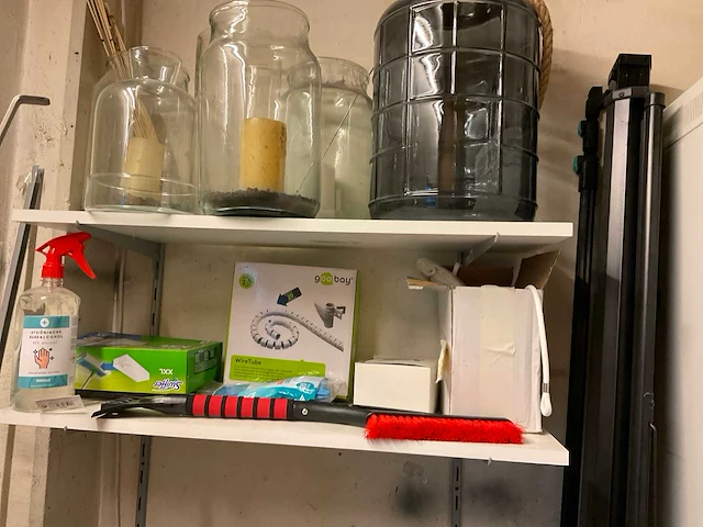 Inhoud ruimte diverse promotie artikelen en gereedschap - afbeelding 18 van  22