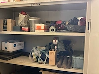 Inhoud ruimte met diverse onderdelen, gereedschappen en accessoires - afbeelding 13 van  26