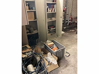 Inhoud ruimte met diverse onderdelen, gereedschappen en accessoires - afbeelding 20 van  26