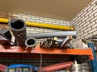 Inhoud ruimte met diverse onderdelen, gereedschappen en accessoires - afbeelding 25 van  26