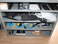 Inhoud schappenkast n877 w.o. diverse telefoon reparatie producten, sd kaarten, kabels enz. - afbeelding 4 van  4