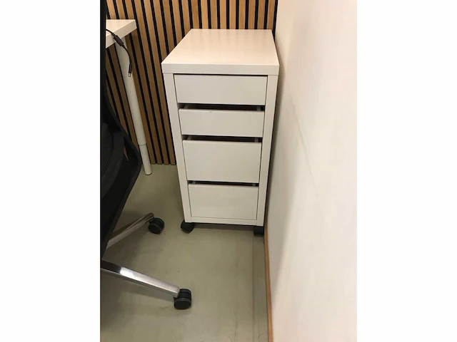 Inhoud showroom huis kantoormeubilair - afbeelding 5 van  10