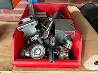 Inhoud stelling; bestaande uit diverse materialen voor campers - afbeelding 2 van  13