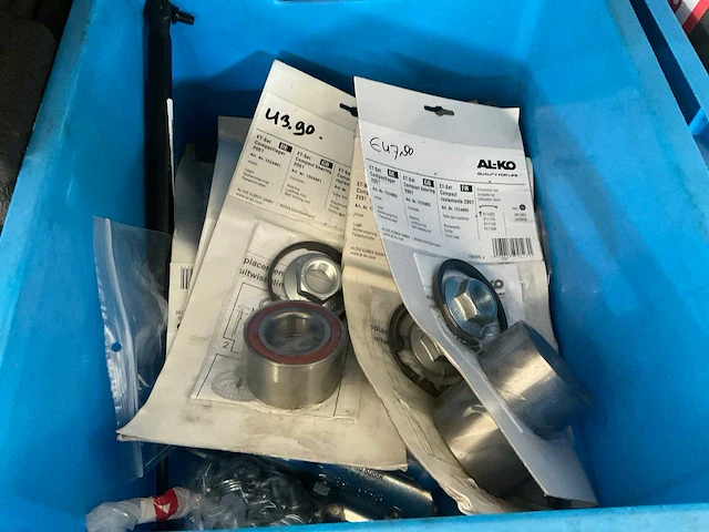 Inhoud stelling; bestaande uit diverse materialen voor campers - afbeelding 3 van  13