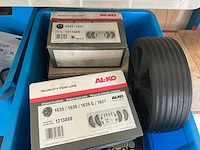Inhoud stelling; bestaande uit diverse materialen voor campers - afbeelding 4 van  13