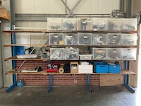 Inhoud stelling; bestaande uit diverse materialen voor campers - afbeelding 1 van  13