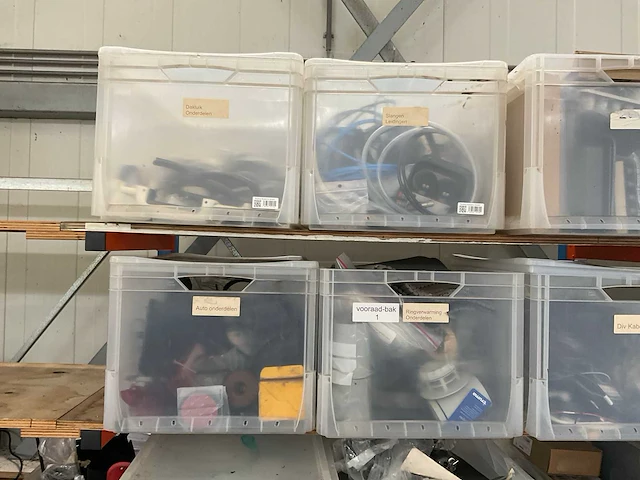 Inhoud stelling; bestaande uit diverse materialen voor campers - afbeelding 6 van  13