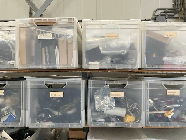 Inhoud stelling; bestaande uit diverse materialen voor campers - afbeelding 7 van  13