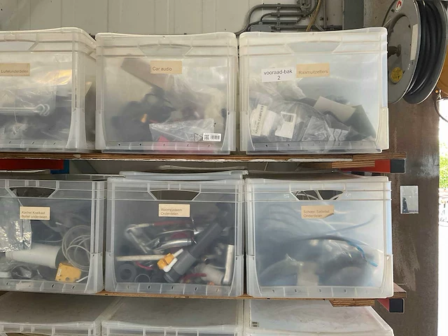 Inhoud stelling; bestaande uit diverse materialen voor campers - afbeelding 8 van  13