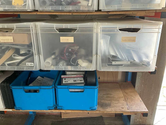 Inhoud stelling; bestaande uit diverse materialen voor campers - afbeelding 9 van  13