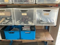Inhoud stelling; bestaande uit diverse materialen voor campers - afbeelding 9 van  13