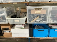 Inhoud stelling; bestaande uit diverse materialen voor campers - afbeelding 10 van  13
