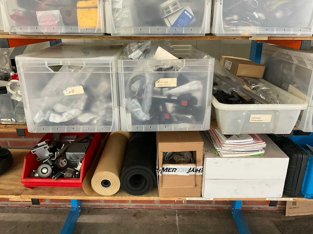 Inhoud stelling; bestaande uit diverse materialen voor campers - afbeelding 11 van  13