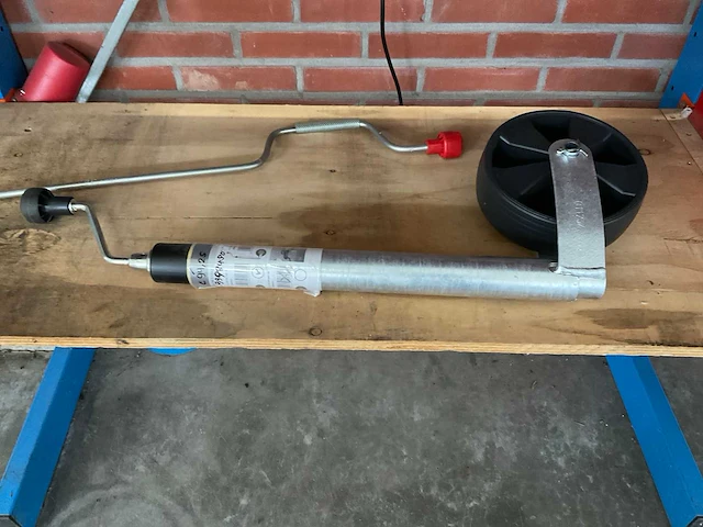 Inhoud stelling; bestaande uit diverse materialen voor campers - afbeelding 12 van  13