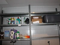 Inhoud stelling w.o. schoonmaakartikelen, producten en stofzuigerzakken - afbeelding 1 van  2