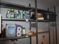 Inhoud stelling w.o. schoonmaakartikelen, producten en stofzuigerzakken - afbeelding 2 van  2