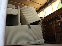 Inhoud trailer zijnde stoelen, tafels, banken, kasten, krukken, enz. - afbeelding 2 van  7