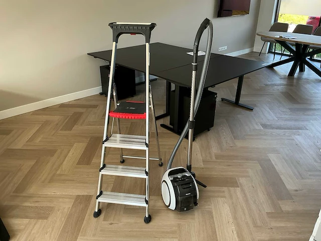 Inhoud trapkast - afbeelding 1 van  7