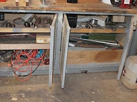 Inhoud van 5 onderkasten w.o. bevestigingsmaterialen, gereedschappen, machineonderdelen en diverse metalen ... - afbeelding 2 van  4