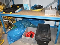 Inhoud van stelling w.o. dompelpomp, stofzuigerzakken, slangen, beschermhoezen, monsterkoffers, etc. - afbeelding 2 van  3