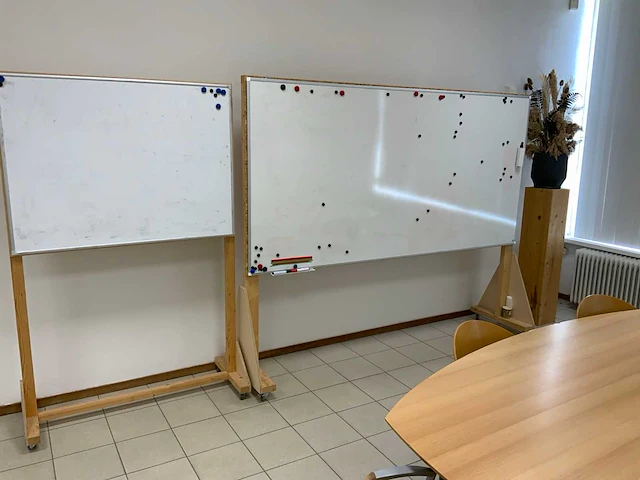 Inhoud vergaderruimte - afbeelding 5 van  5