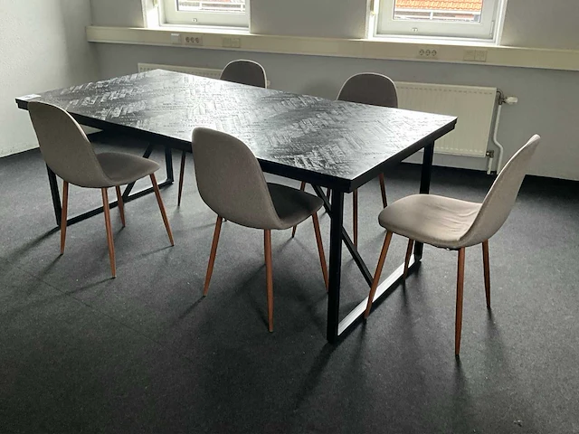 Inhoud vergaderruimte - afbeelding 3 van  9