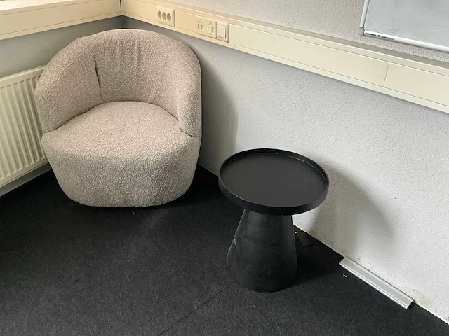 Inhoud vergaderruimte - afbeelding 6 van  9