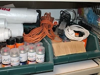Inhoud voorraadrek w.o. schuurmiddelen, lakken, polijstmiddel, etc. - afbeelding 4 van  6