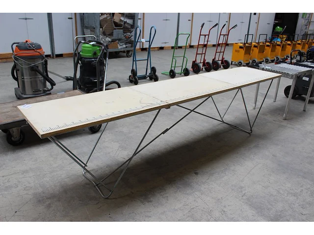Inklapbaar behangtafel. lengte ca. 3 meter. - afbeelding 1 van  2