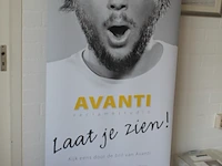 Inklapbaar en uitrolbaar reclamedoek 85 x 170 cm op statief. - afbeelding 1 van  2