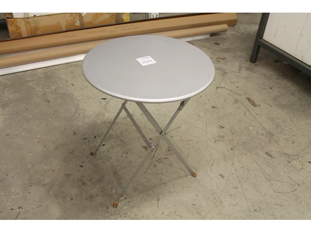 Inklapbaar metalen bistrotafeltje met doorsnede 60 cm en hoogte 70 cm. - afbeelding 1 van  1